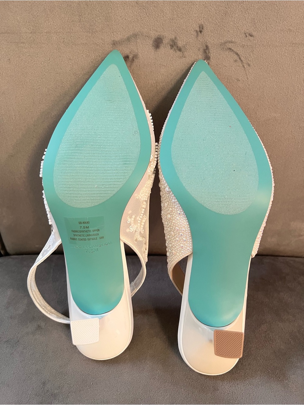 Betsey Johnson “Nikki” Bridal Slingback Pumps — One-of-a-Kind Mismatched Pair - Picture 8 of 10